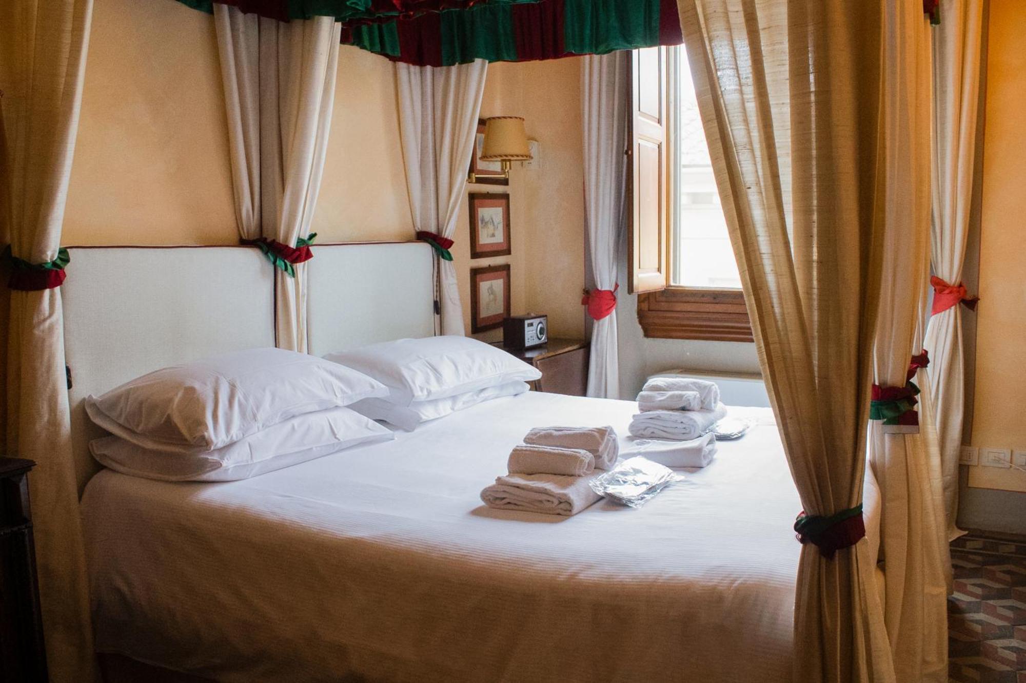 Boutique Antica Johlea Couette-café 3*