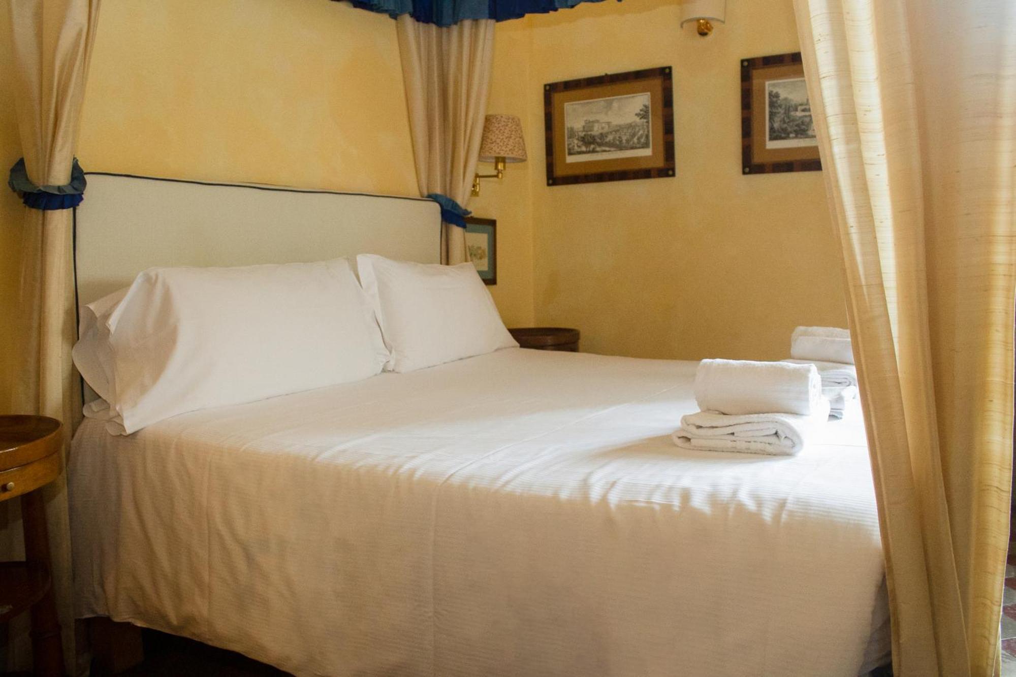 Boutique Antica Johlea Florence